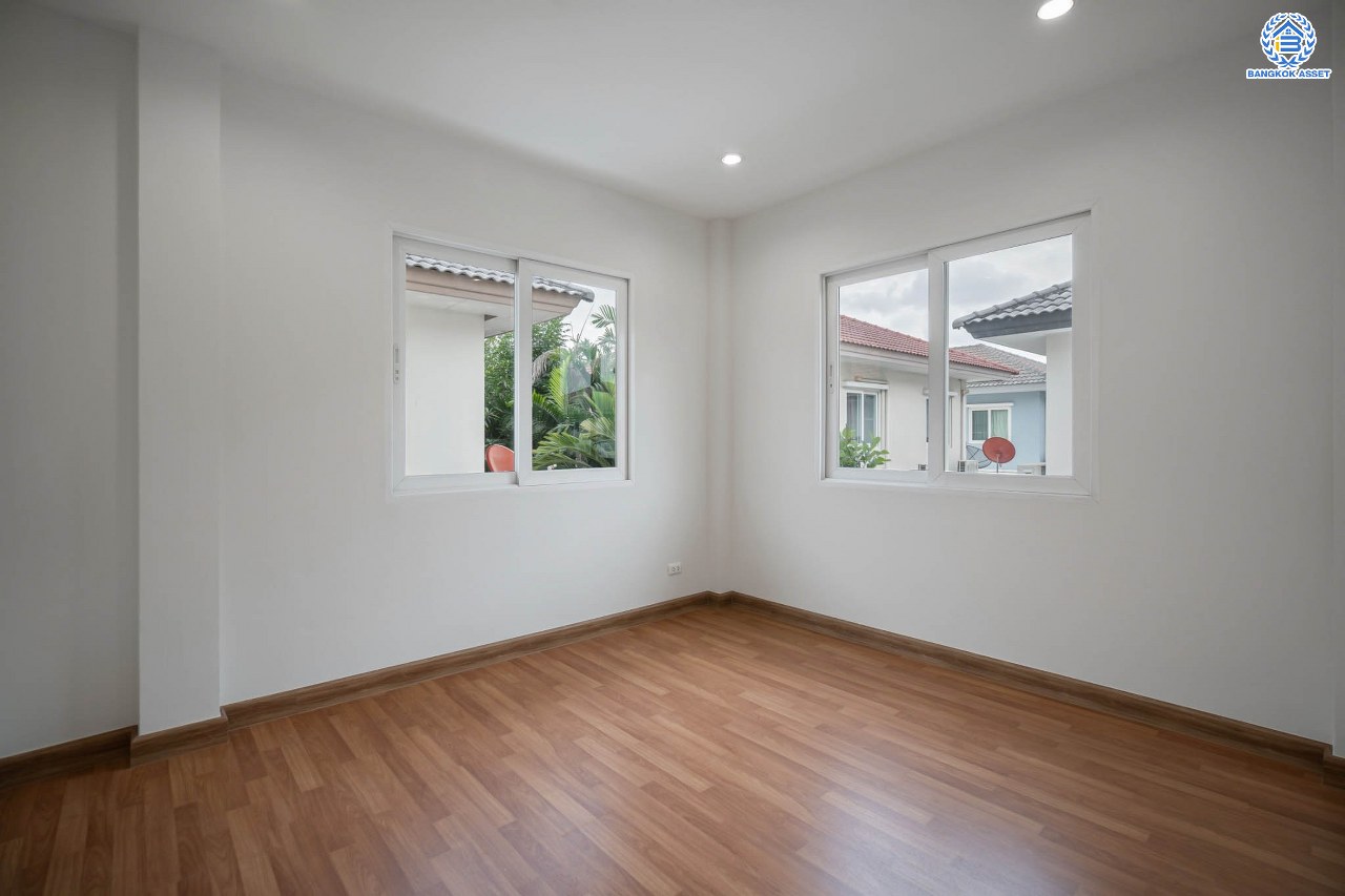 บ้านมือสองตกแต่งใหม่ โครงการ คาซ่าวิลล์ ราชพฤกษ์-แจ้งวัฒนะ จากแบรนด์ Q.House ต่อเติมครบพร้อมเข้าอยู่ เนื้อที่ 50.6 ตร.ว. ฟังก์ชันจัดเต็ม 3 ห้องนอน 2 ห้องน้ำ จอดรถได้ 2 คัน บนทำเลศักยภาพ ติดถนนราชพฤกษ์ ใกล้ทางด่วน "แจ้งวัฒนะ" และเซ็นทรัลแจ้งวัฒนะ